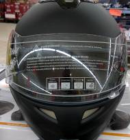 Kask posiada atesty ECE-R 22.05 a więc obowiązujący w Europie. ...