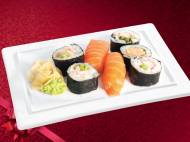 Sushi Deluxe, cena 9,99 PLN za 185 g, 100g=5,40 PLN. 
- Od ...