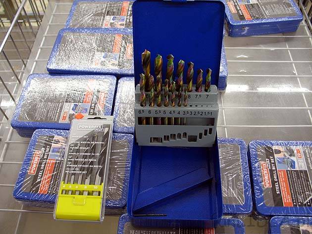 Wiertła mają jakby żółty kolor. Wyglądają solidnie, ale nie testowałem więc ...