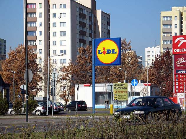 Sklepy sieci LIDL w Polsce pojawiły się w 2002 roku. Na 2010.XI w Polsce otwartych ...