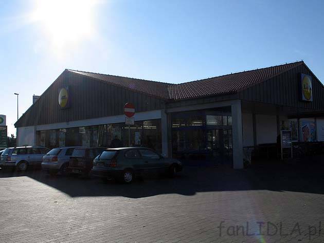 Powierzchnia sklepów LIDL to około 800m2, tymczasem hipermarkety są wielkości ...