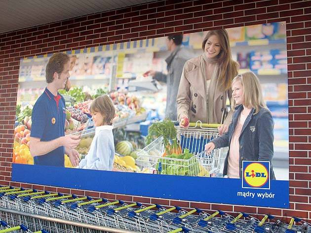 W/g mediów kampania reklamowa Lidla we wrześniu, październiku i listopadzie 2010 ...