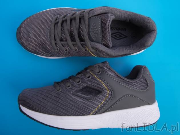 Młodzieżowe buty UMBRO , cena 69,00 PLN za 1 para 
- 4 wzory 
- rozmiary: 31-35 ...
