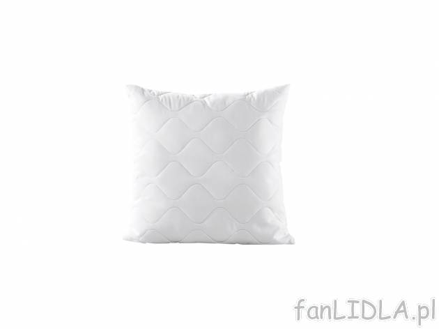 Poduszka o wymiarach 70 x 80 cm od marki Meradiso, cena 39,99 PLN za 1 szt. 
- ...