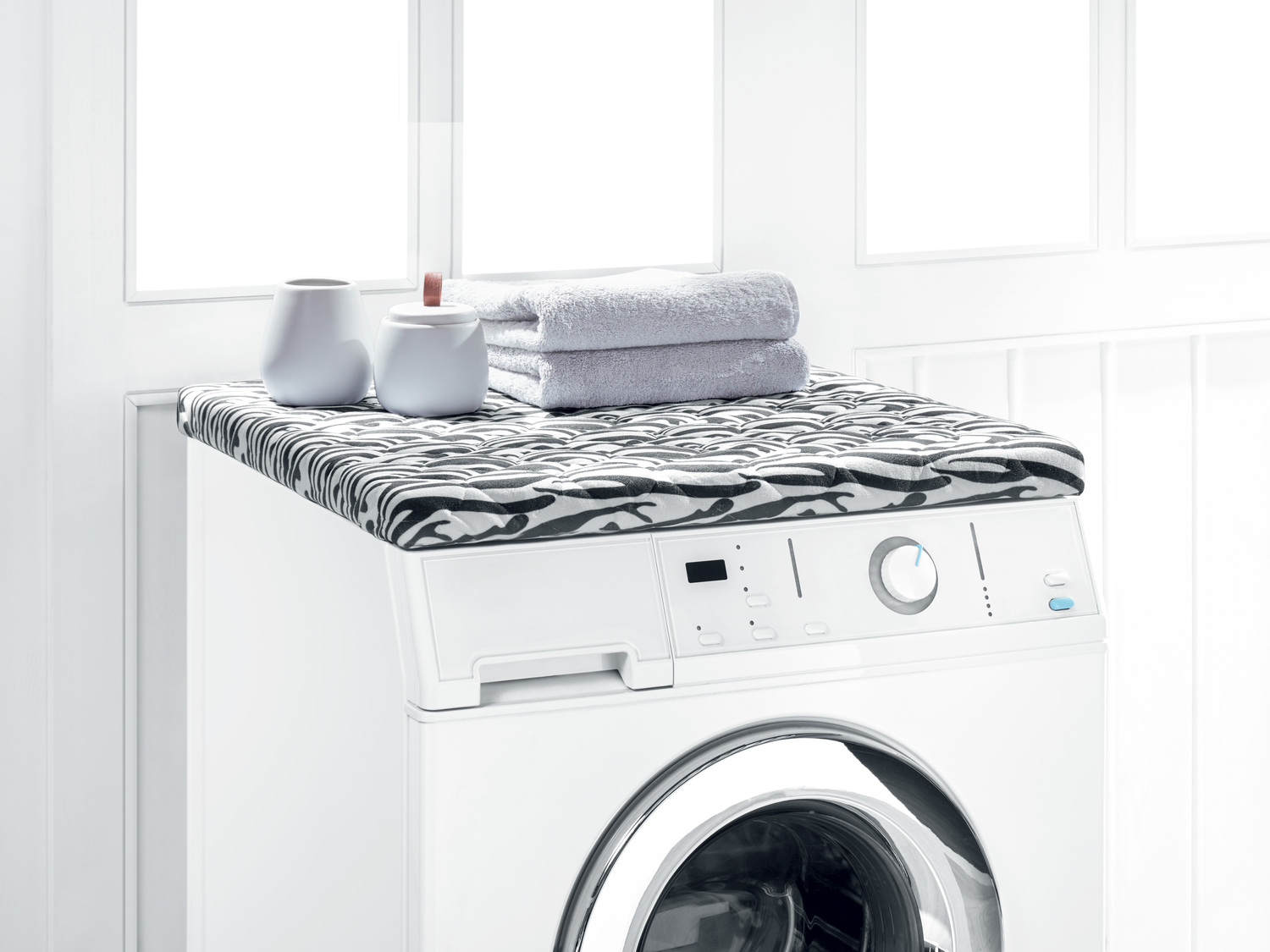 Pokrowiec na pralkę AquaPur, cena 19,99 PLN
4 wzory
- 60 x 60 x 4 cm
- z miękkiej, ...