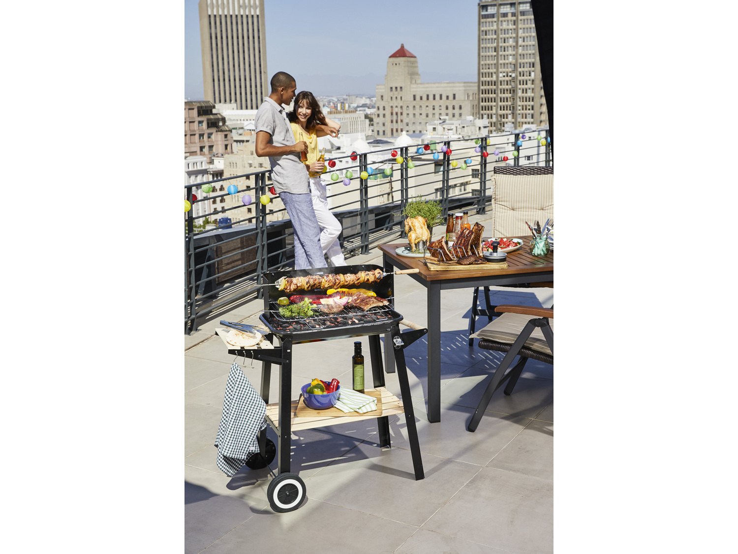 Grill na kółkach , cena 59,90 PLN
- 84 x 86 x 45 cm (szer. x wys. x gł.)
- ...