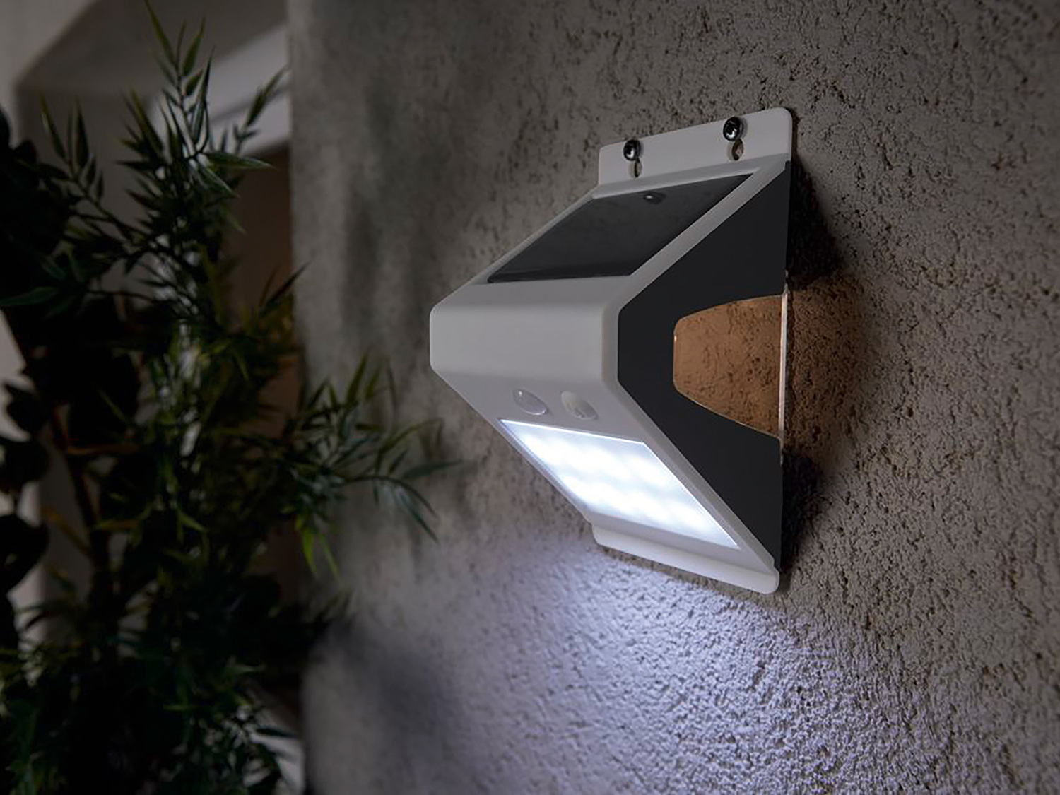 Ścienna lampa solarna LED z czujnikiem ruchu Livarno, cena 39,99 PLN
- zasięg ...