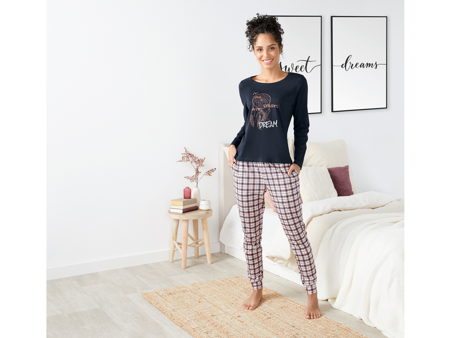 Piżama damska Esmara Lingerie, cena 29,99 PLN
- rozmiary: S-L
- 100% bawełny
- ...