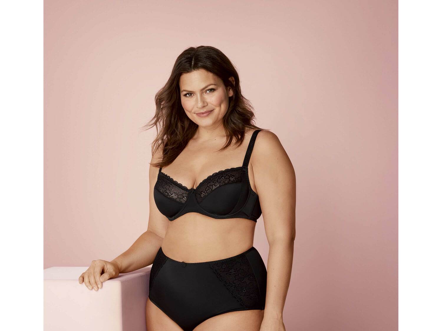 Biustonosz Esmara Lingerie, cena 24,99 PLN 
- rozmiary: 85C, 85D, 90C, 90D, 95C
Dostępne ...