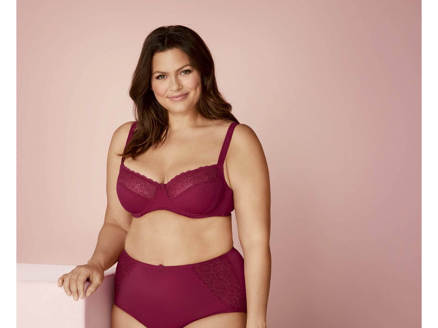 Biustonosz Esmara Lingerie, cena 24,99 PLN 
- rozmiary: 85C, 85D, 90C, 90D, 95C
Dostępne ...