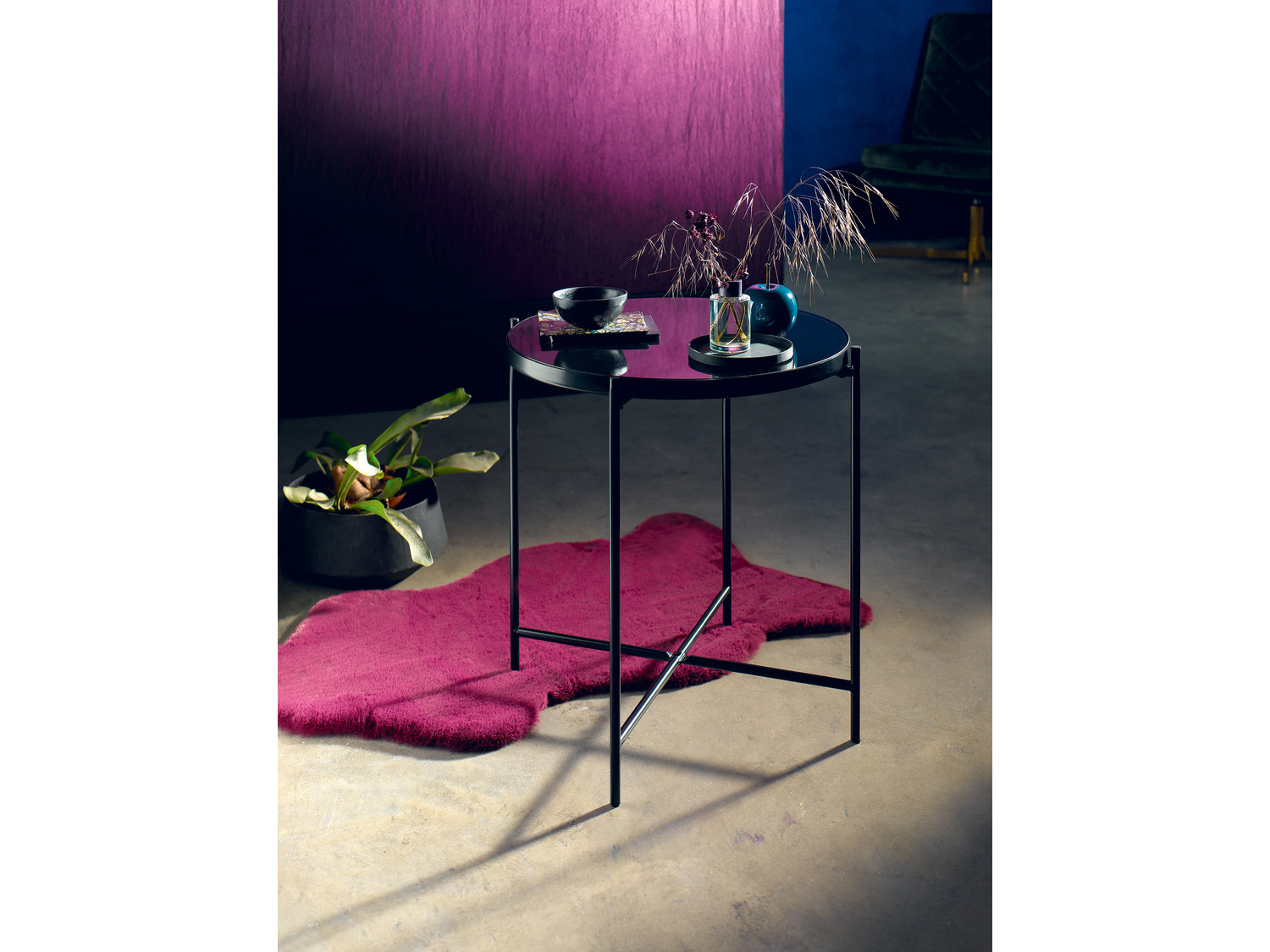 Stolik Livarno, cena 99,00 PLN
- 51 x 52,5 cm (Ø x wys.)
- stabilna metalowa ...