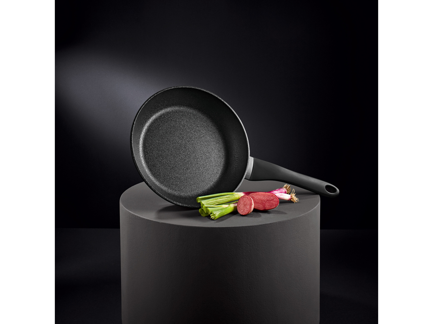 Patelnia z kutego aluminium Ø 24 cm Ernesto, cena 45,00 PLN
- grubość dna: ...