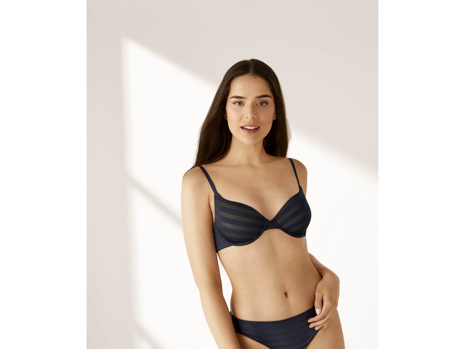 Biustonosz damski z fiszbinami Esmara Lingerie, cena 19,99 PLN
- rozmiary: 75B, ...