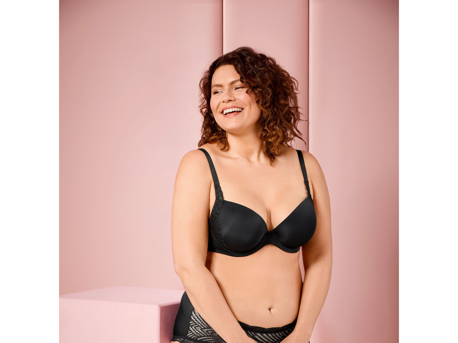 Biustonosz Esmara Lingerie, cena 24,99 PLN 
- rozmiary: 85C, 85D, 90C, 90D, 95C, ...