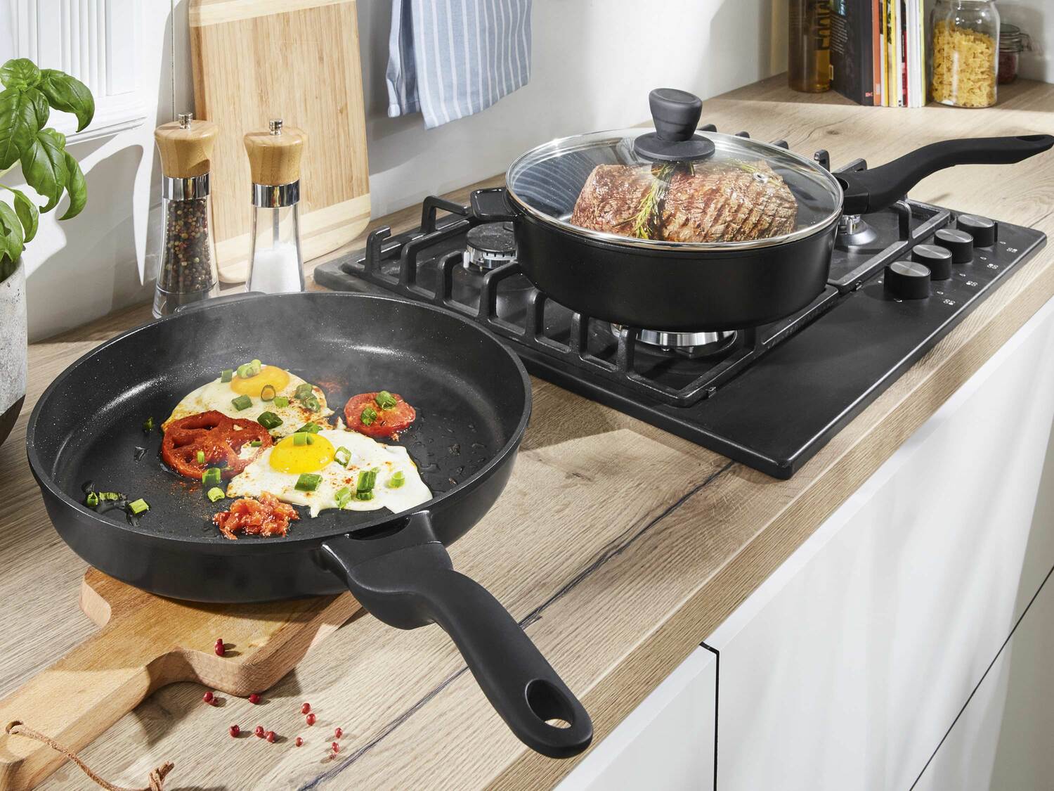 Patelnia aluminiowa Ø 32 cm Ernesto, cena 69,90 PLN
- przystosowana do mycia w ...