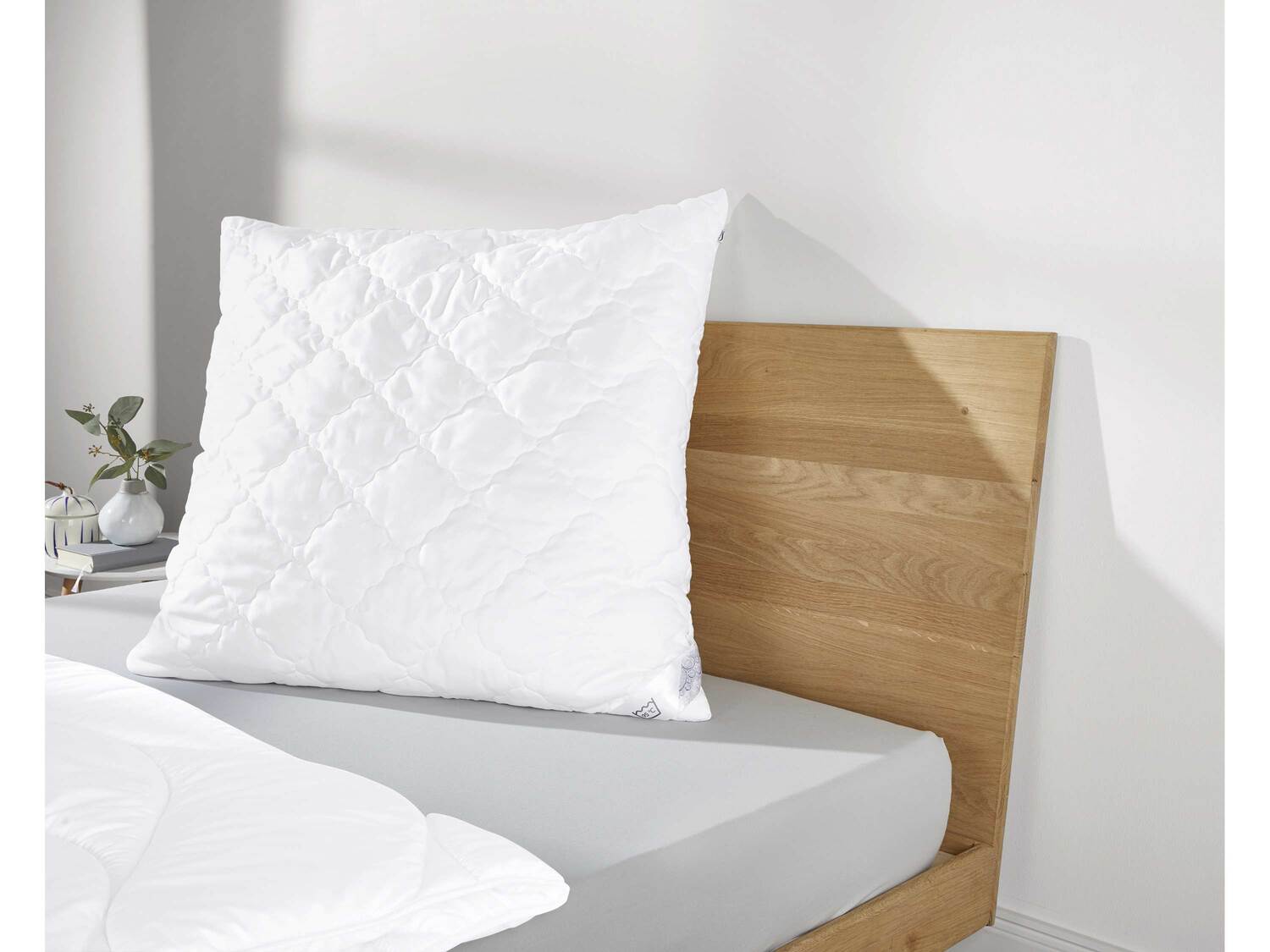 Poduszka z mikrowłókna 70 x 80 cm Meradiso, cena 39,99 PLN
- możliwość indywidualnego ...