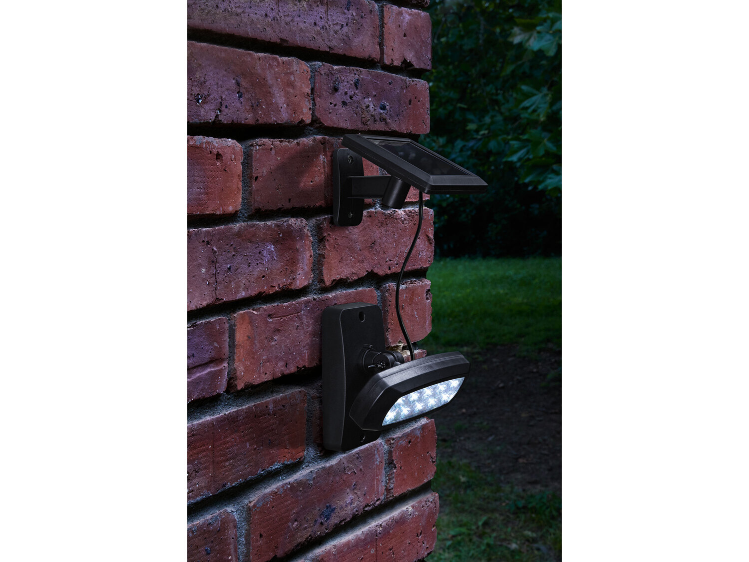 Reflektor solarny LED Livarno, cena 39,99 PLN
- 3 akumulatorki w zestawie
- 10 ...
