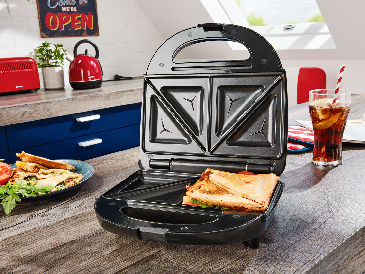 Opiekacz do kanapek 700 W Silverscrest Kitchen Tools, cena 34,99 PLN
- z lampką ...