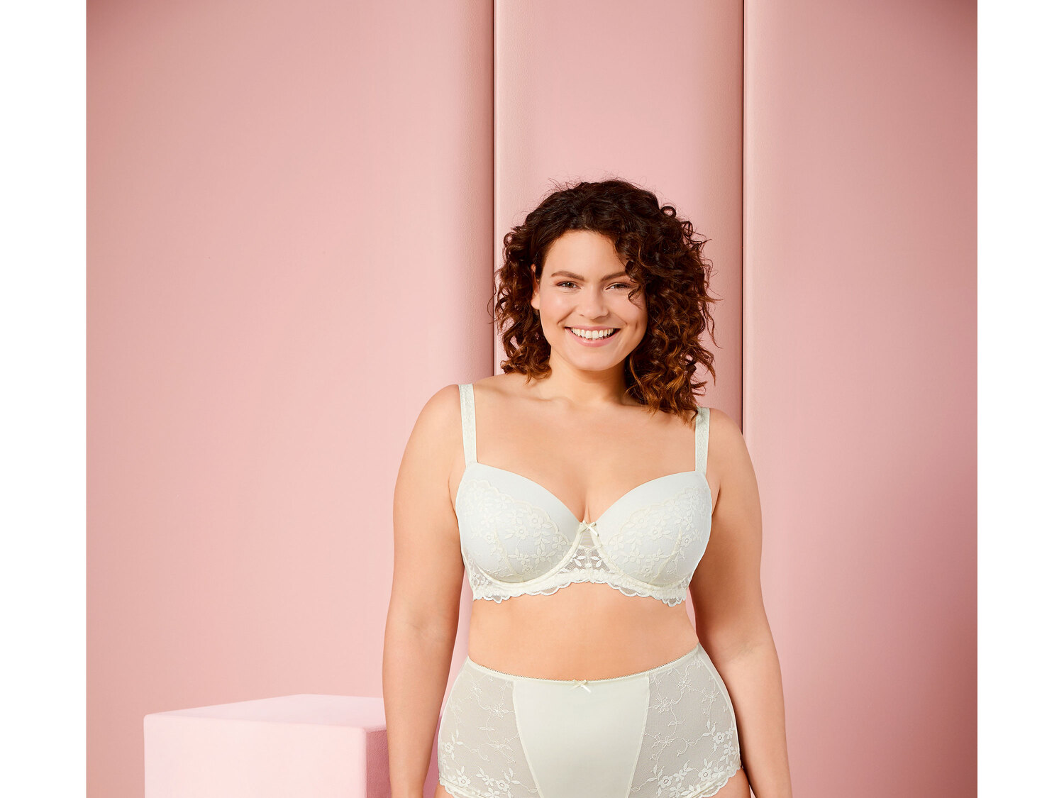 Biustonosz Esmara Lingerie, cena 26,99 PLN
- wysoka zawartość poliamidu
- rozmiary: ...
