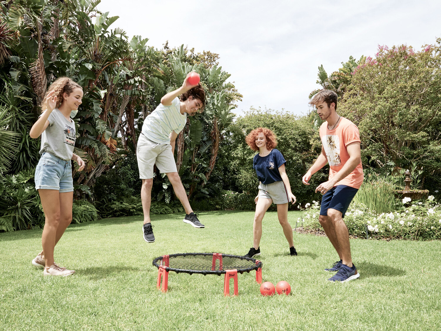 Zestaw pitchball Crivit, cena 79,90 PLN
- ok. 89 x 89 x 20 cm
- 3 piłki o ø ...