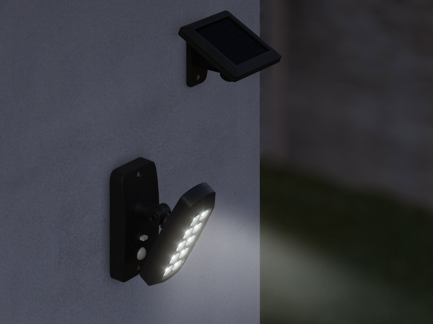 Reflektor solarny LED Livarno, cena 39,99 PLN
- 3 akumulatorki w zestawie
- panel ...