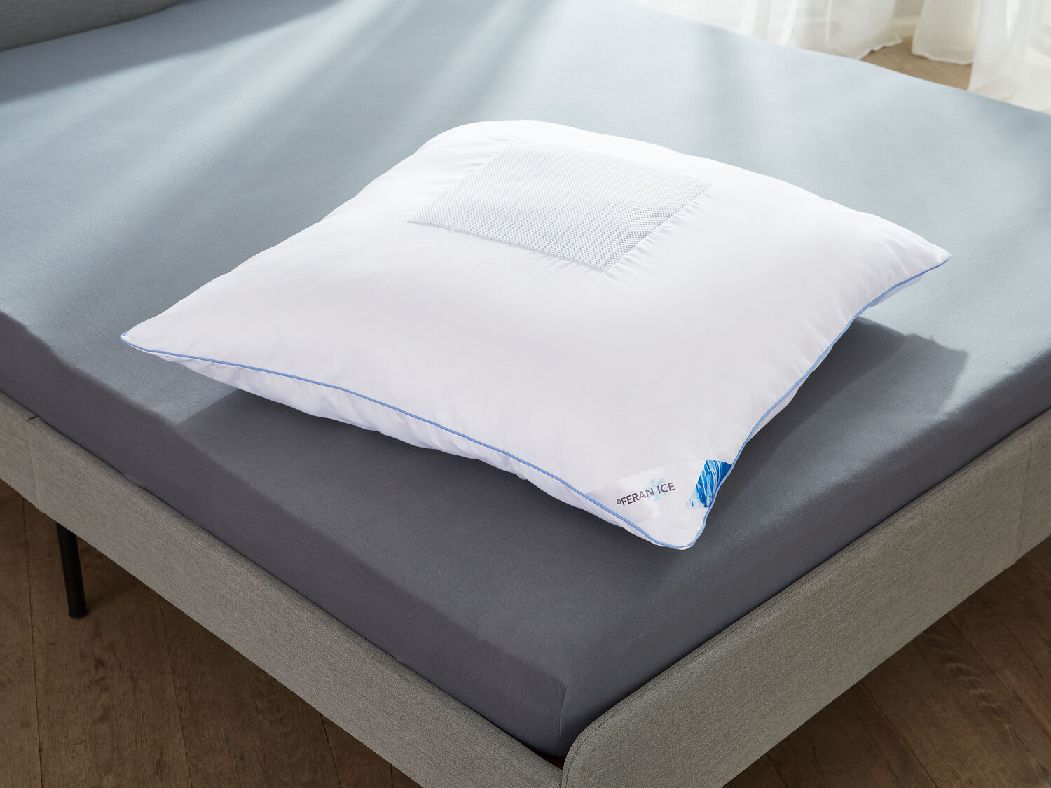 Poduszka z mikrowłókna Feran® Ice 70 x 80 cm Livarno, cena 44,99 PLN
- wypełnienie: ...