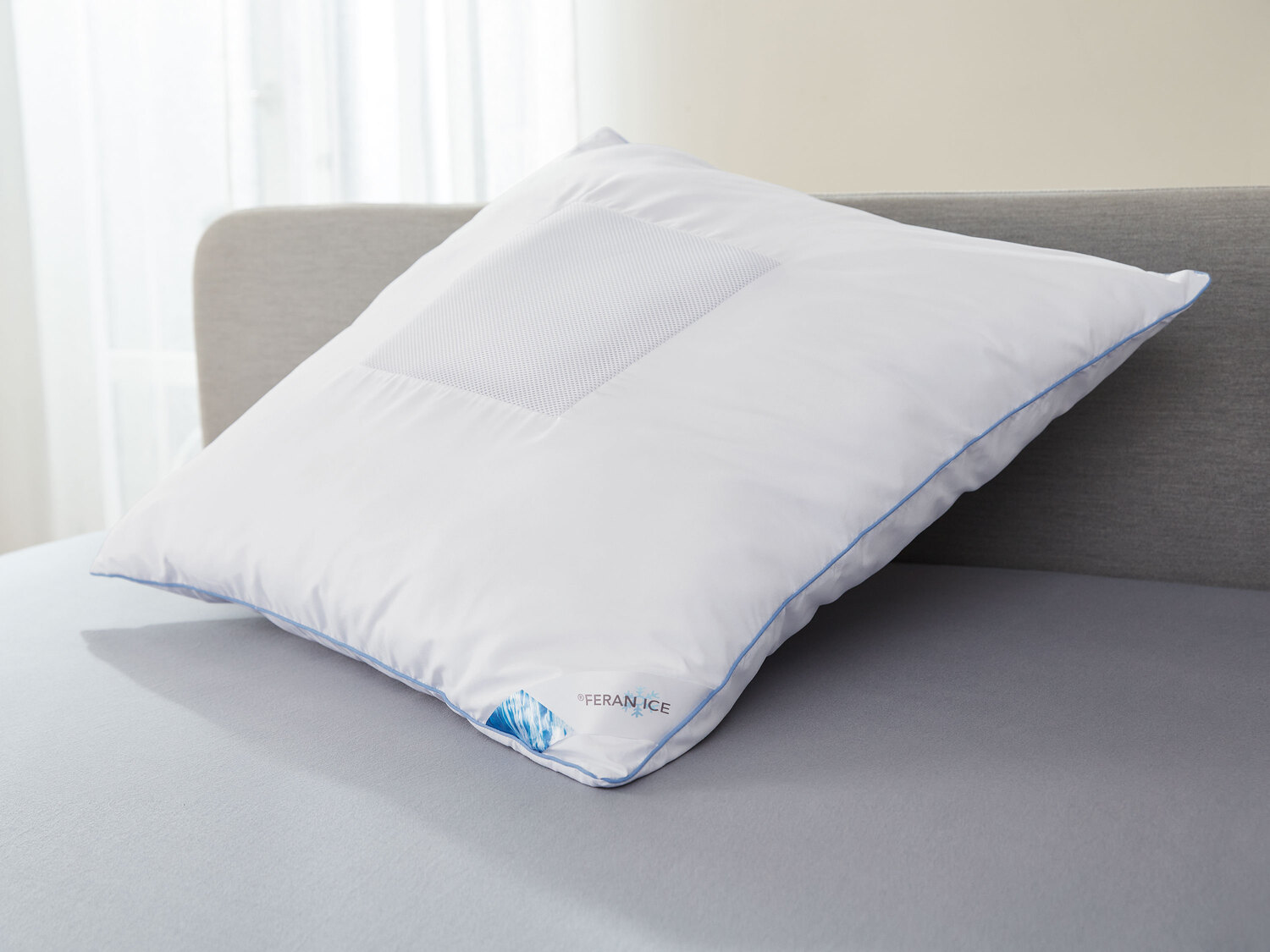 Poduszka z mikrowłókna Feran® Ice 40 x 40 cm Livarno, cena 14,99 PLN
- wypełnienie: ...