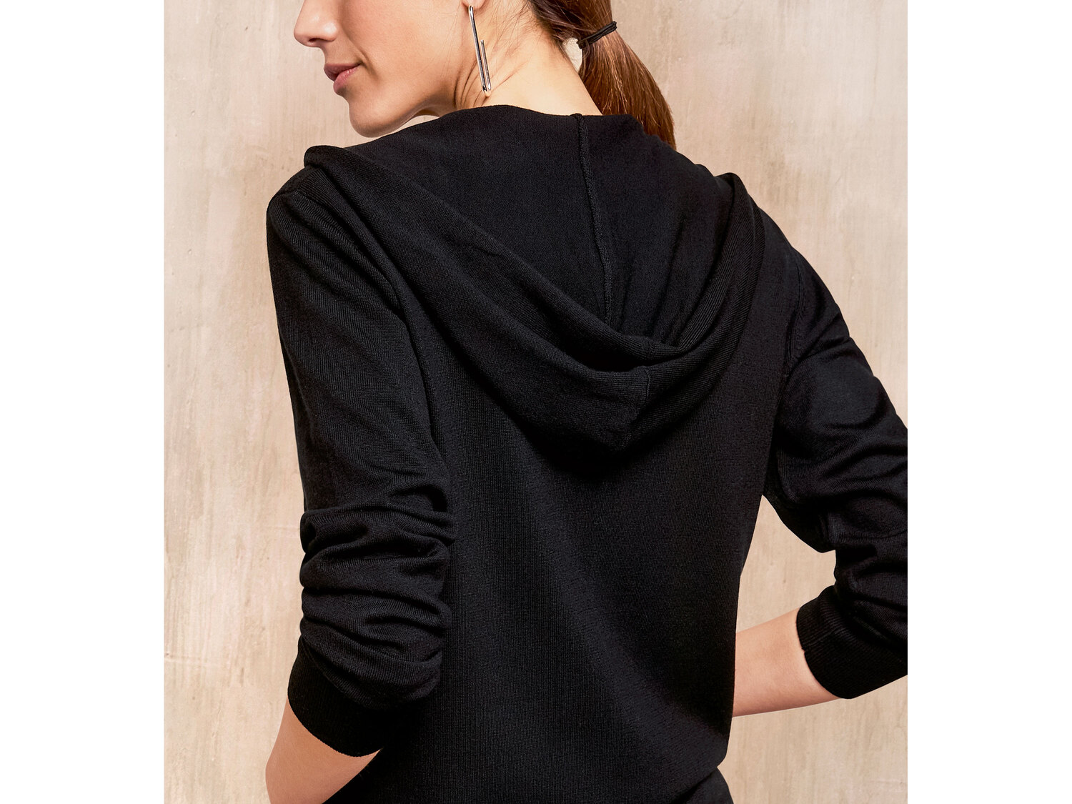 Bluza damska z dzianiny Esmara, cena 44,99 PLN
- rozmiary: XS-L
- z kapturem ...