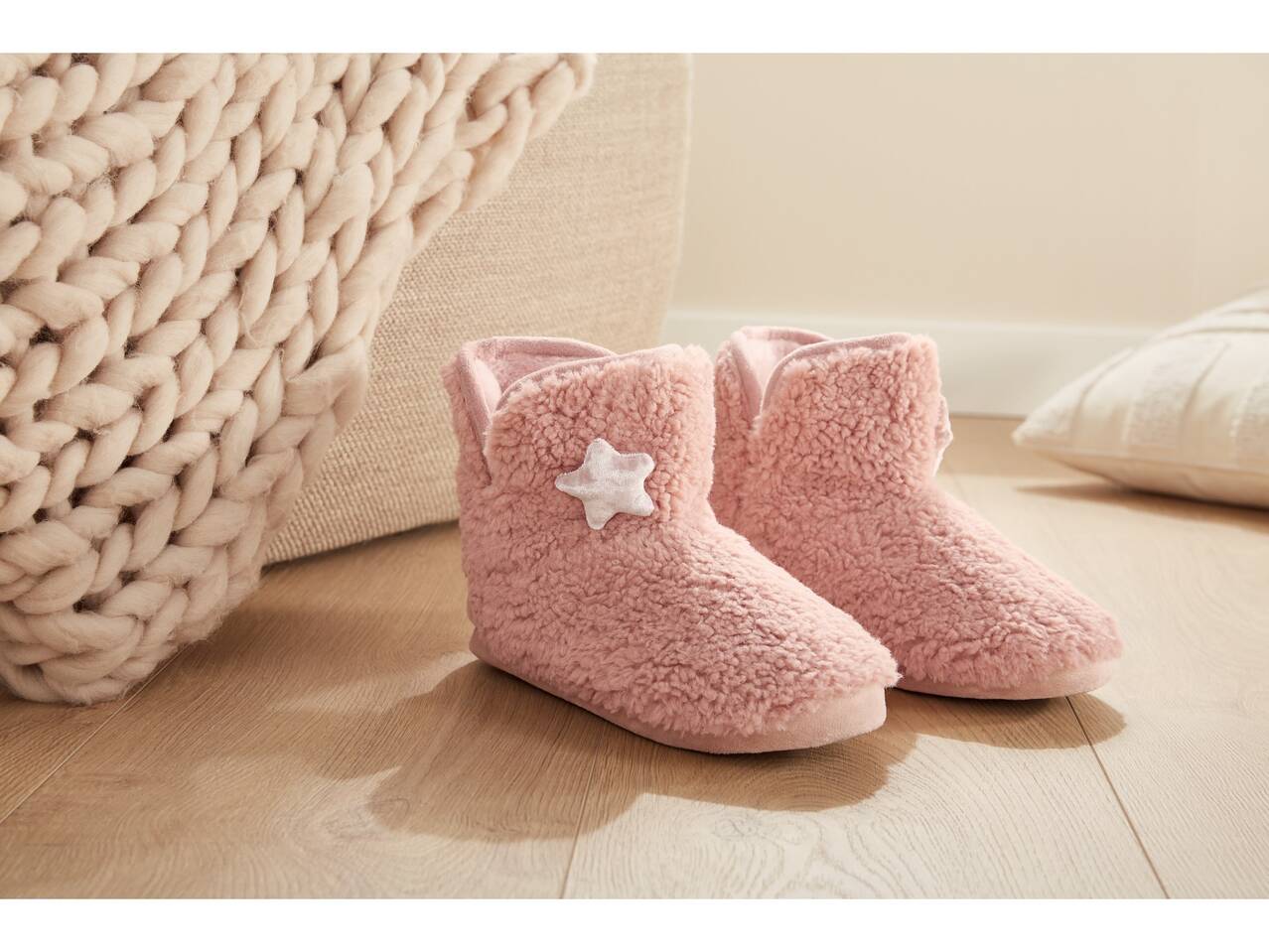 ESMARA® Kapcie damskie , cena 34,99 PLN
ESMARA® Kapcie damskie 3 wzory
- ...