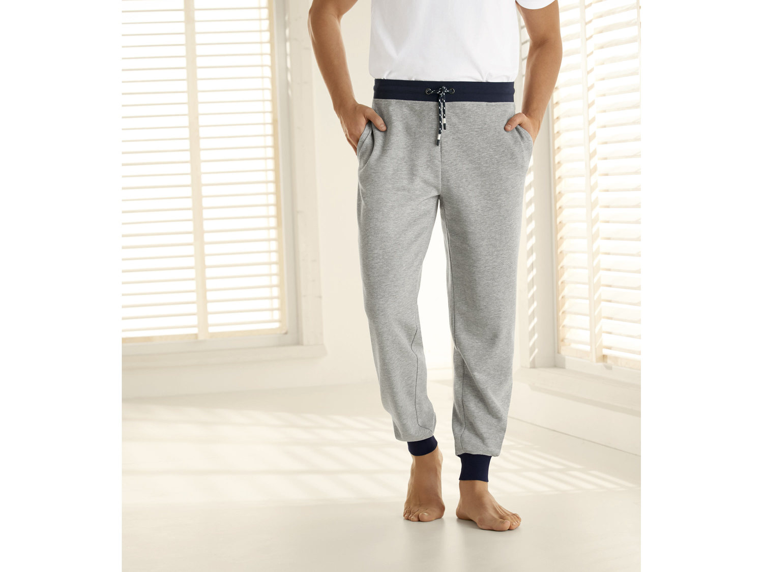 Spodnie dresowe Livergy, cena 39,99 PLN
- rozmiary: S-XL
- wygodne ściągacze
- ...
