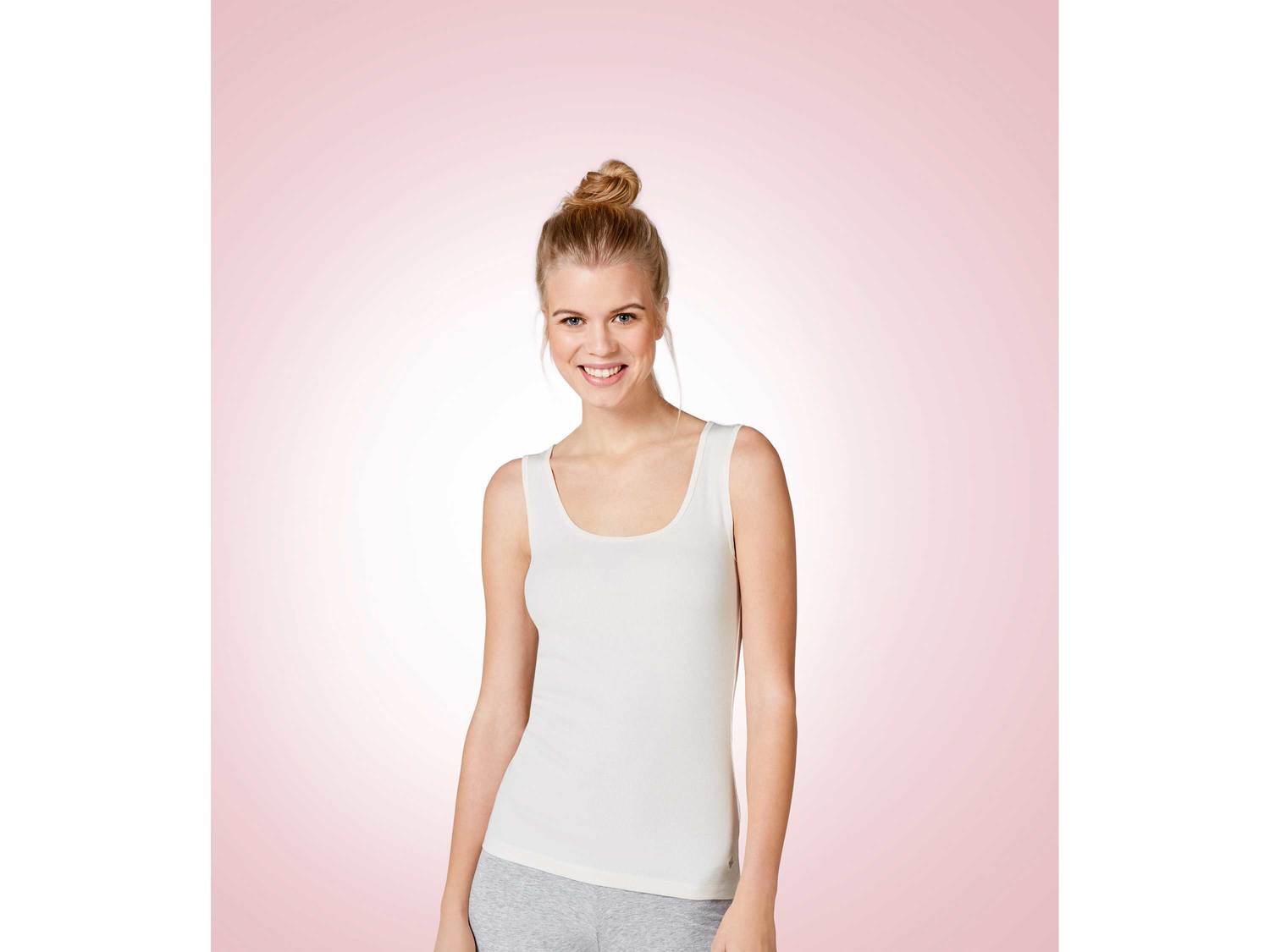 Koszulka na ramiączkach Esmara Lingerie, cena 13,99 PLN
- rozmiary: S-L
- 95% ...