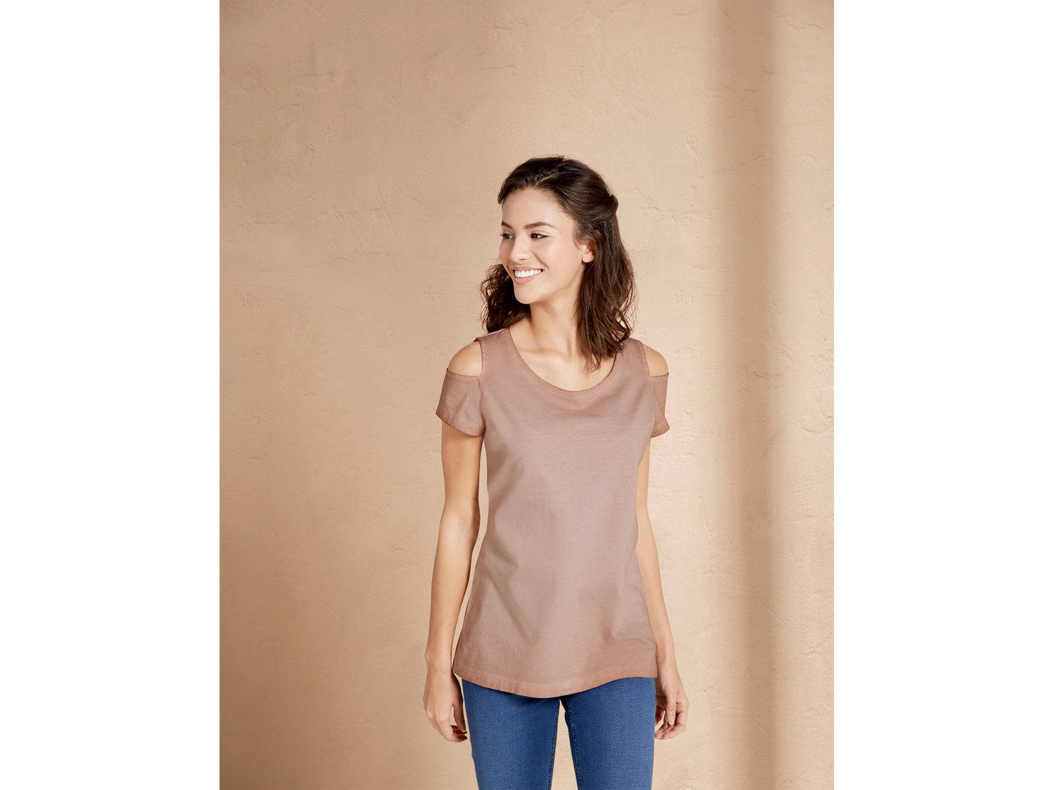 T-shirt damski z biobawełny Esmara, cena 21,99 PLN
- rozmiary: S-L
- 100% biobawełny
- ...