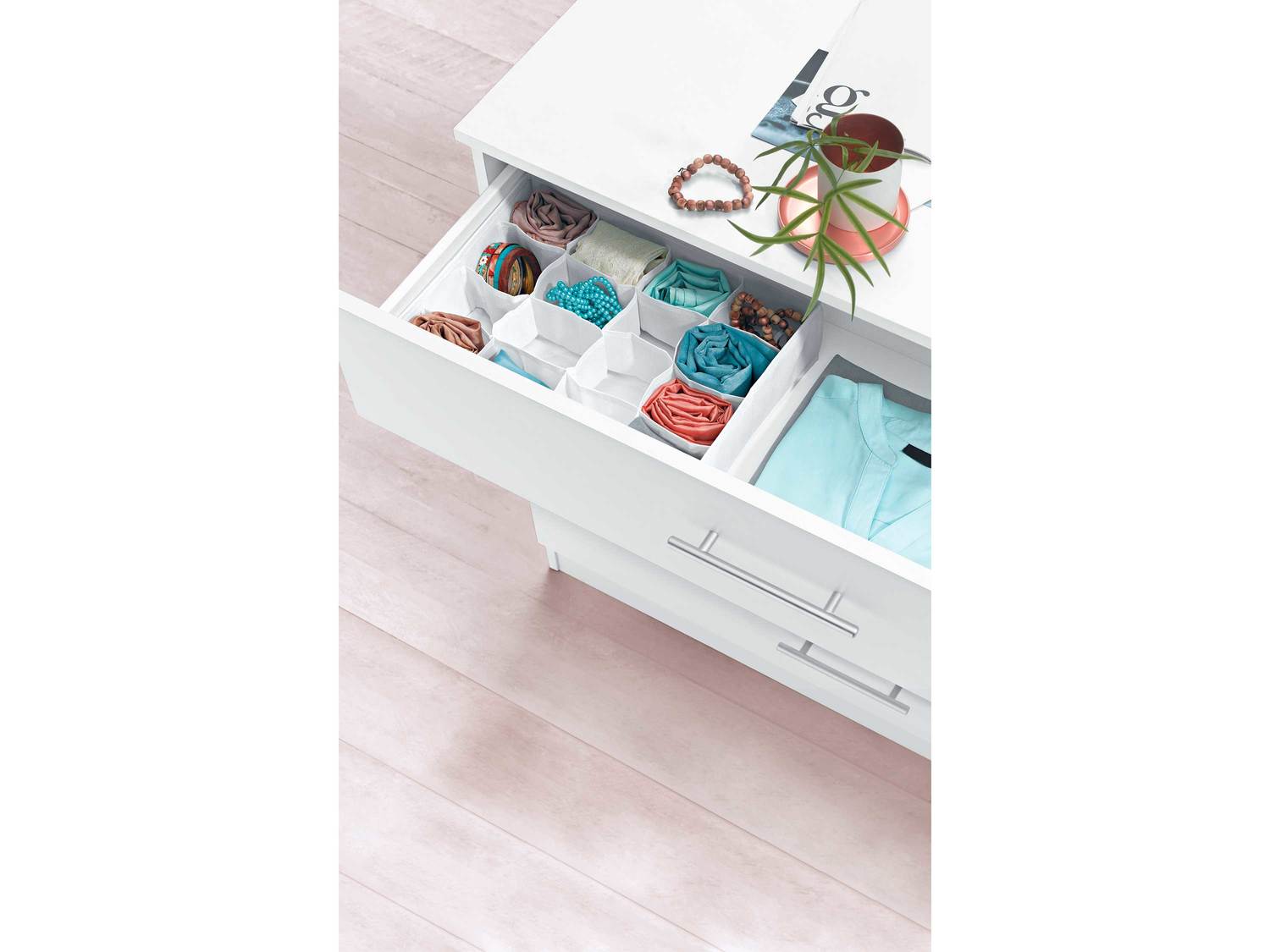 Organizer Livarno Living, cena 11,99 PLN  
-  33 x 25,5 x 8,5 cm (dł. x szer. x wys.)