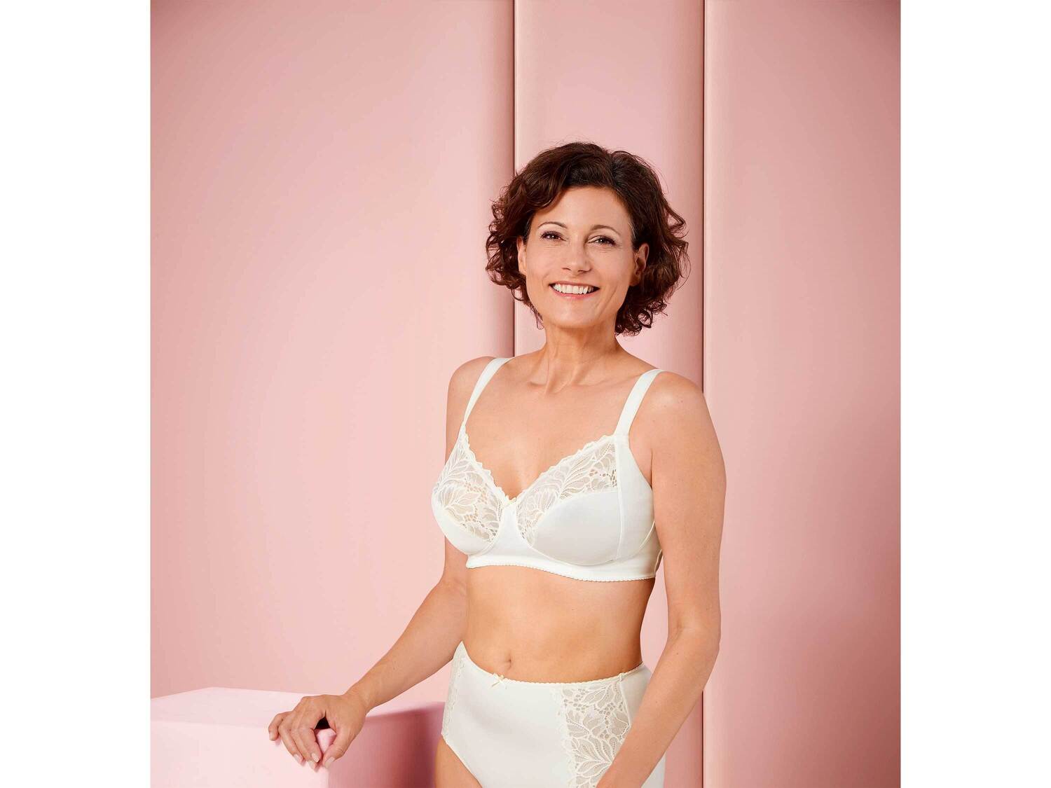 Biustonosz Esmara Lingerie, cena 19,99 PLN
- rozmiary: 85D, 90C, 90D, 95C, 95D
- ...