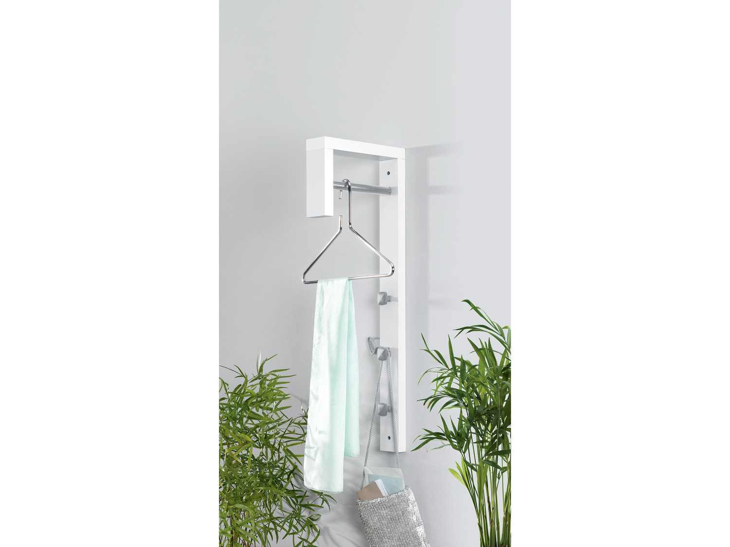 Wieszak Livarno Living, cena 10,00 PLN
- 5,8 x 70 x 25 cm (szer. x wys. x gł.)
- ...