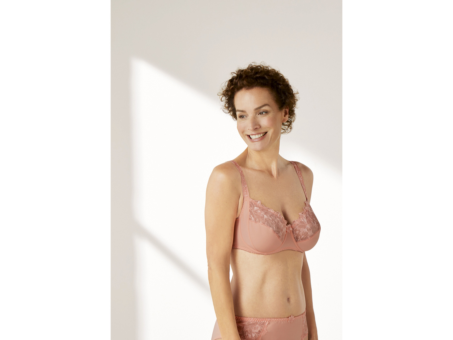 Biustonosz Esmara Lingerie, cena 19,99 PLN
- rozmiary: 85D, 90C, 95C
Opis
- ...