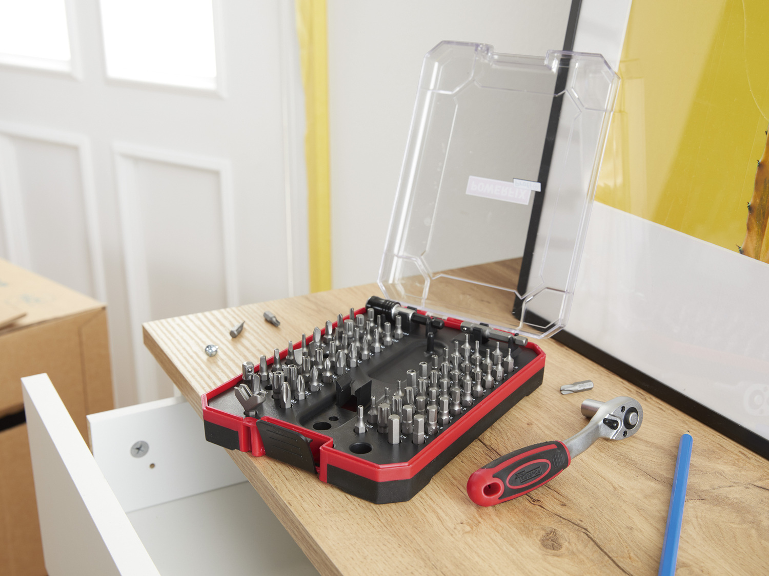 Wkrętak z grzechotką i zestawem bitów Powerfix, cena 39,99 PLN
- 81 elementów
- ...