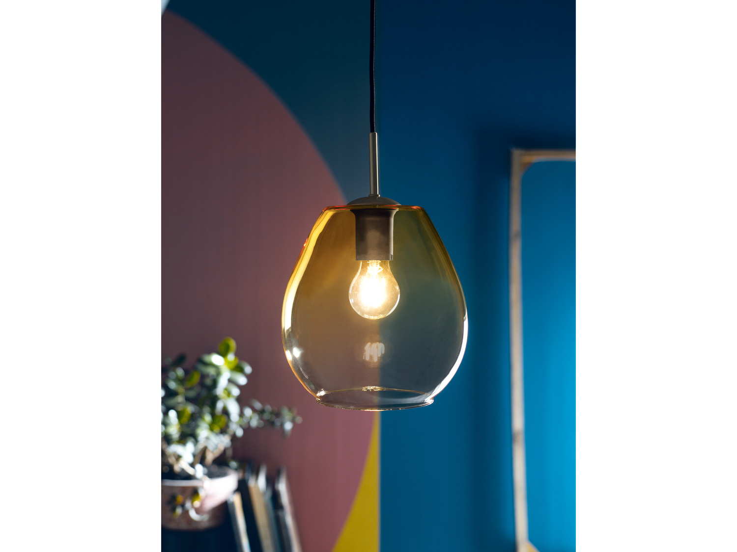 Lampa wisząca Livarno, cena 59,90 PLN
- długość ok. 120 cm, Ø klosza: ...