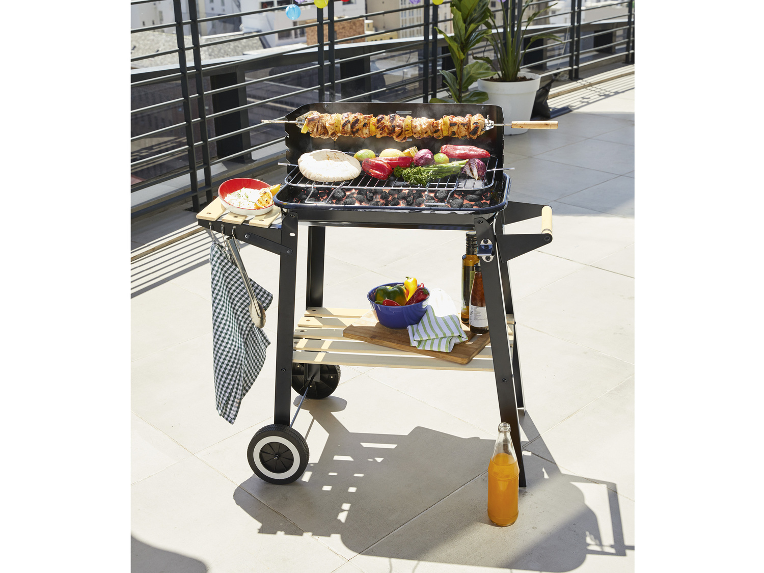 Grill na kółkach , cena 59,90 PLN
- 84 x 86 x 45 cm (szer. x wys. x gł.)
- ...
