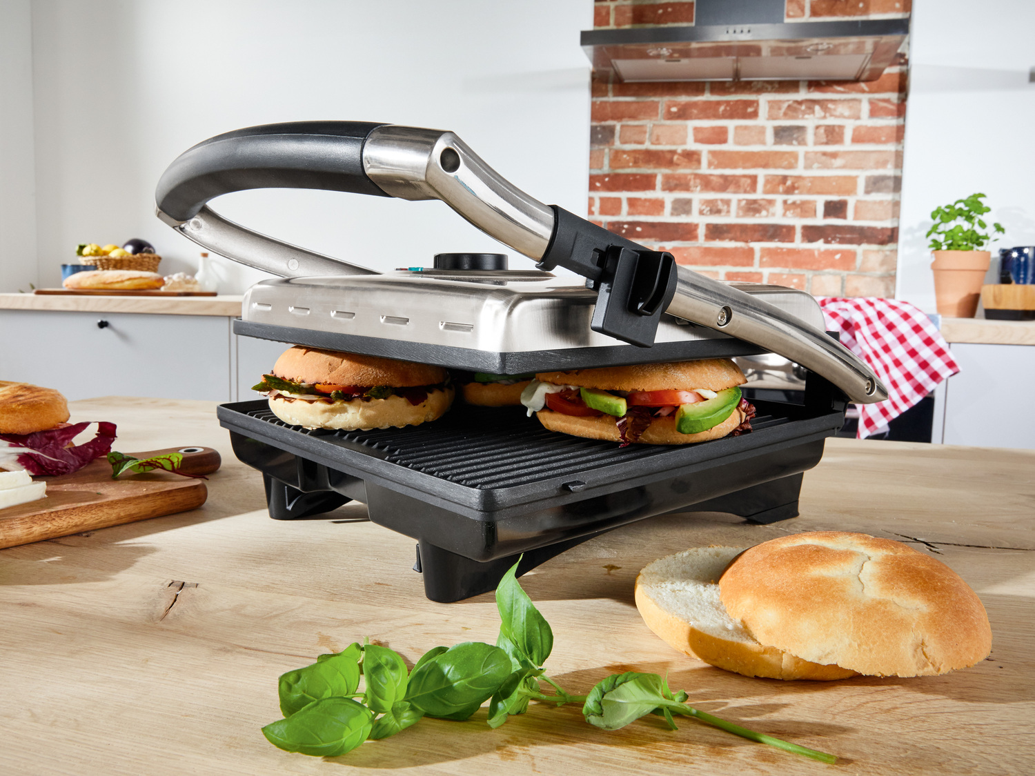 Grill kontaktowy 2000 W Silverscrest Kitchen Tools, cena 139,00 PLN
- beztłuszczowe, ...