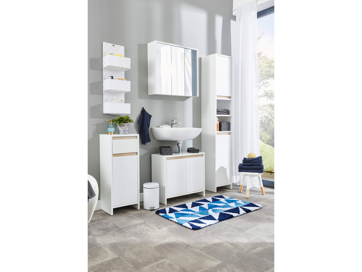 Szafka z lustrem Livarno, cena 199,00 PLN
- 60 x 65 x 17 cm (wys. x szer. x gł.)
- ...