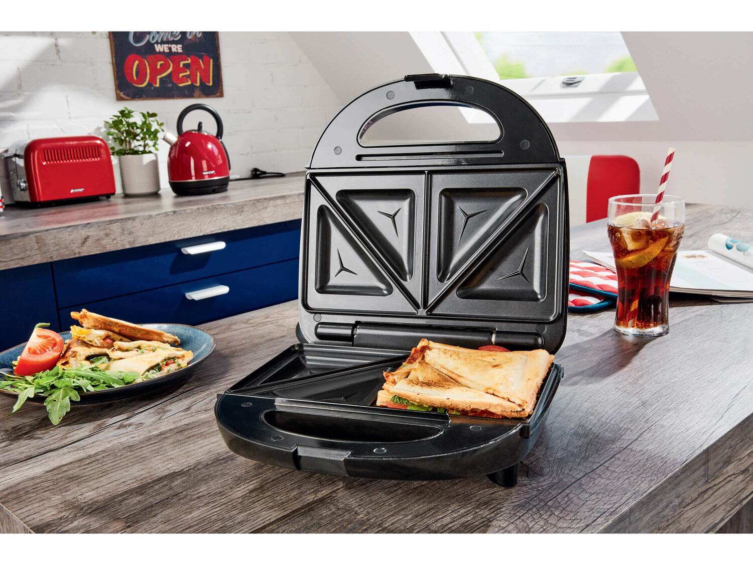 Opiekacz do kanapek 700 W Silverscrest Kitchen Tools, cena 34,99 PLN
- płyty z ...