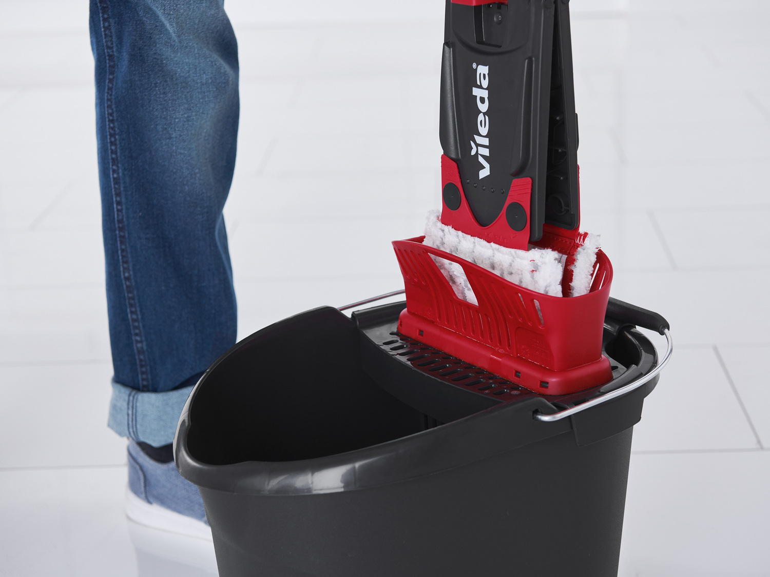 Zestaw ULTRAMAX - mop płaski z wiadrem Vileda, cena 79,90 PLN
- idealny do podłóg ...
