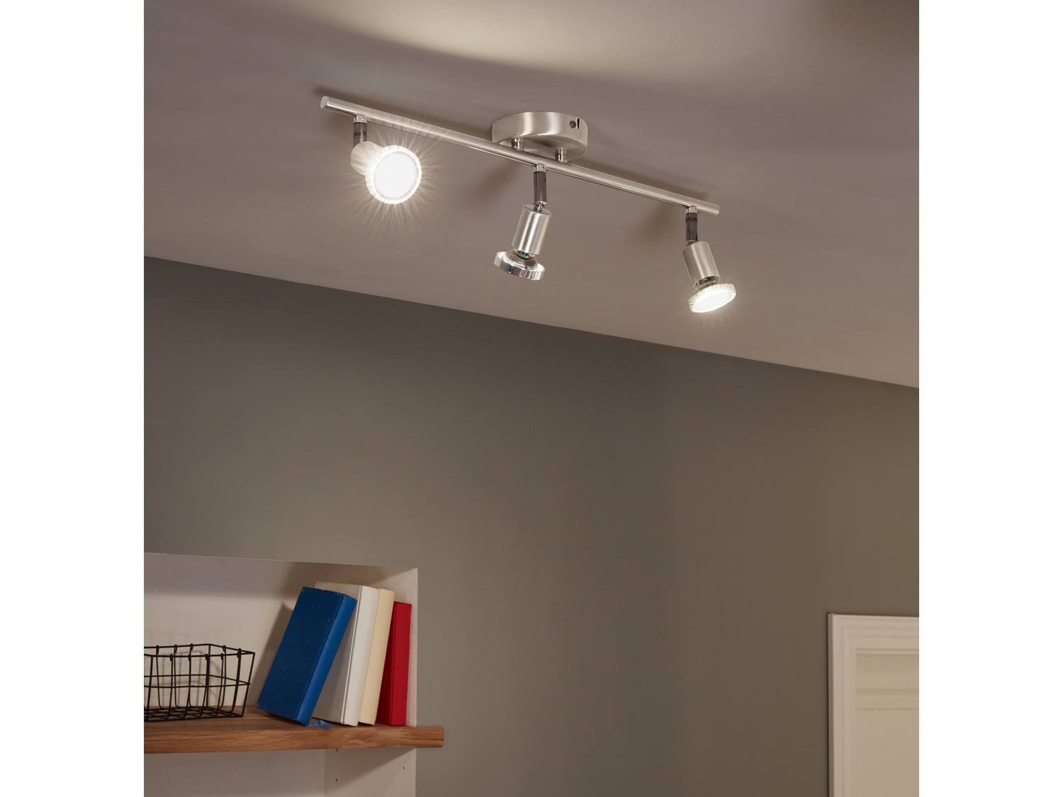 Lampa sufitowa LED Livarno, cena 79,90 PLN 
- 3 energooszczędne żarówki LED ...