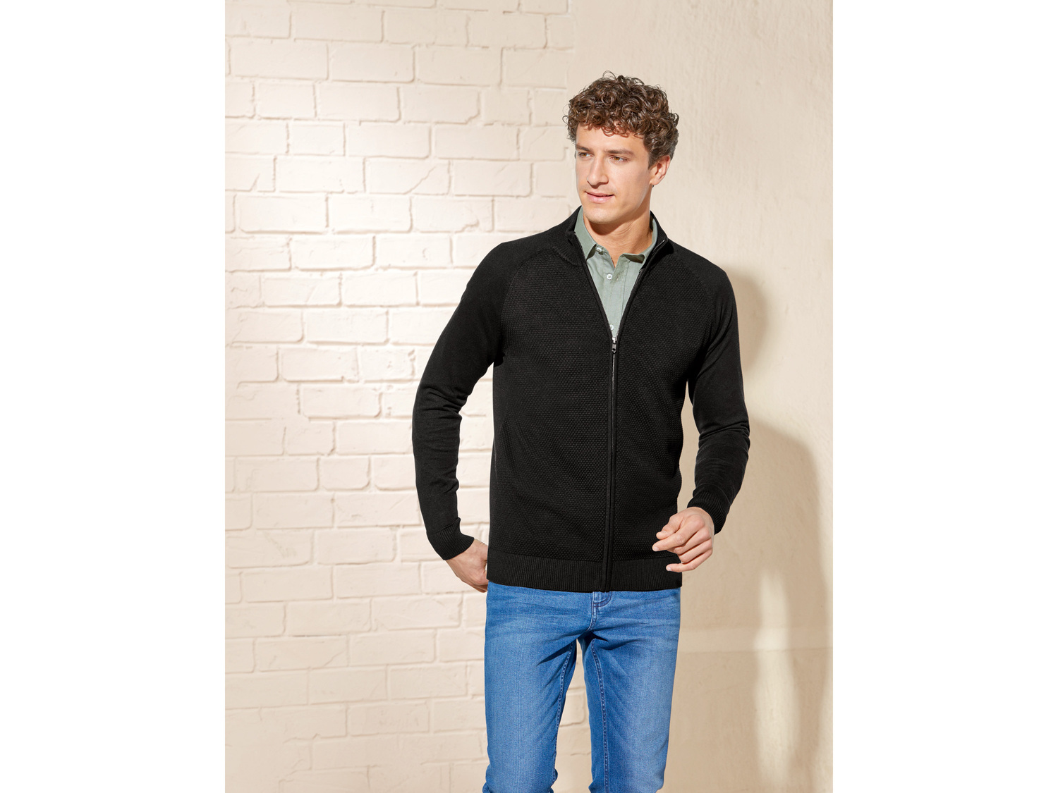 Sweter męski Livergy, cena 39,99 PLN
- rozmiary: M-XL
- wysoka zawartość bawełny
Dostępne ...