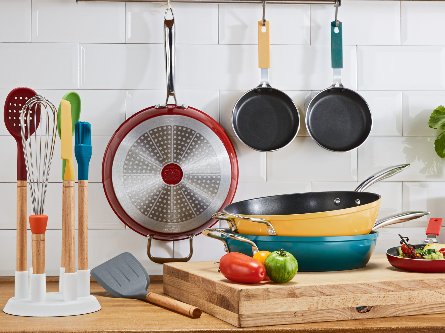 Patelnia aluminiowa ø 28 cm Ernesto, cena 79,90 PLN
- odporna na temp. do 250°C
- ...