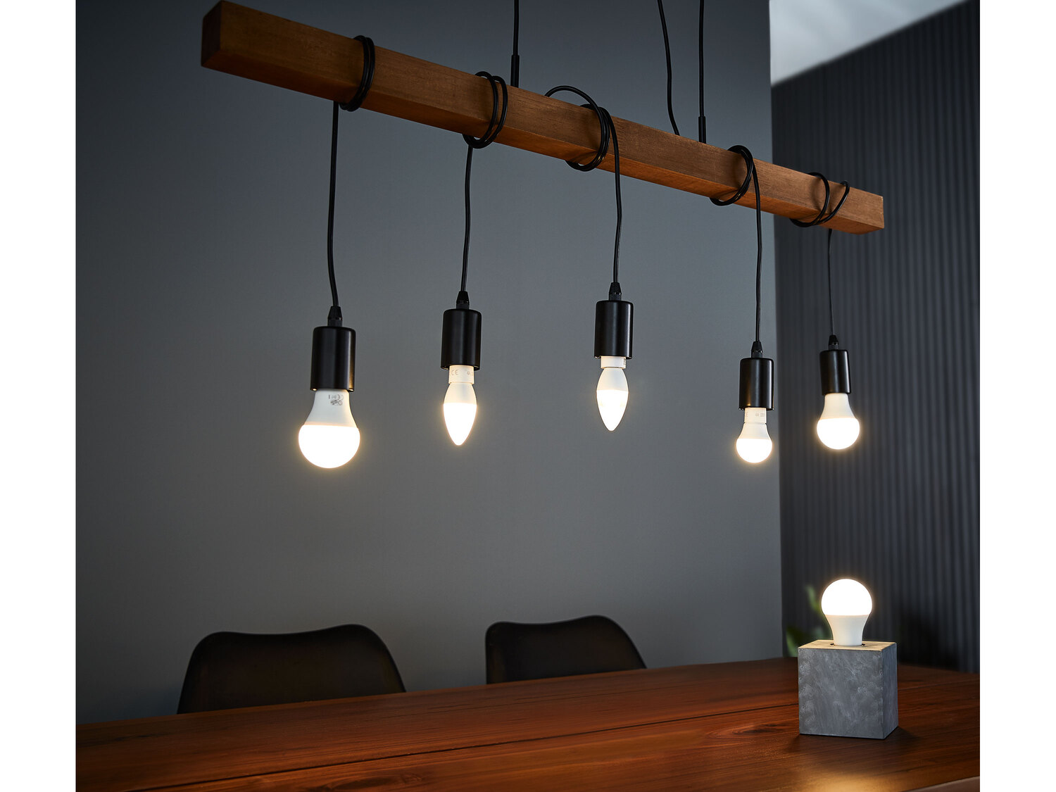 Żarówka LED Livarno, cena 13,99 PLN
Opis