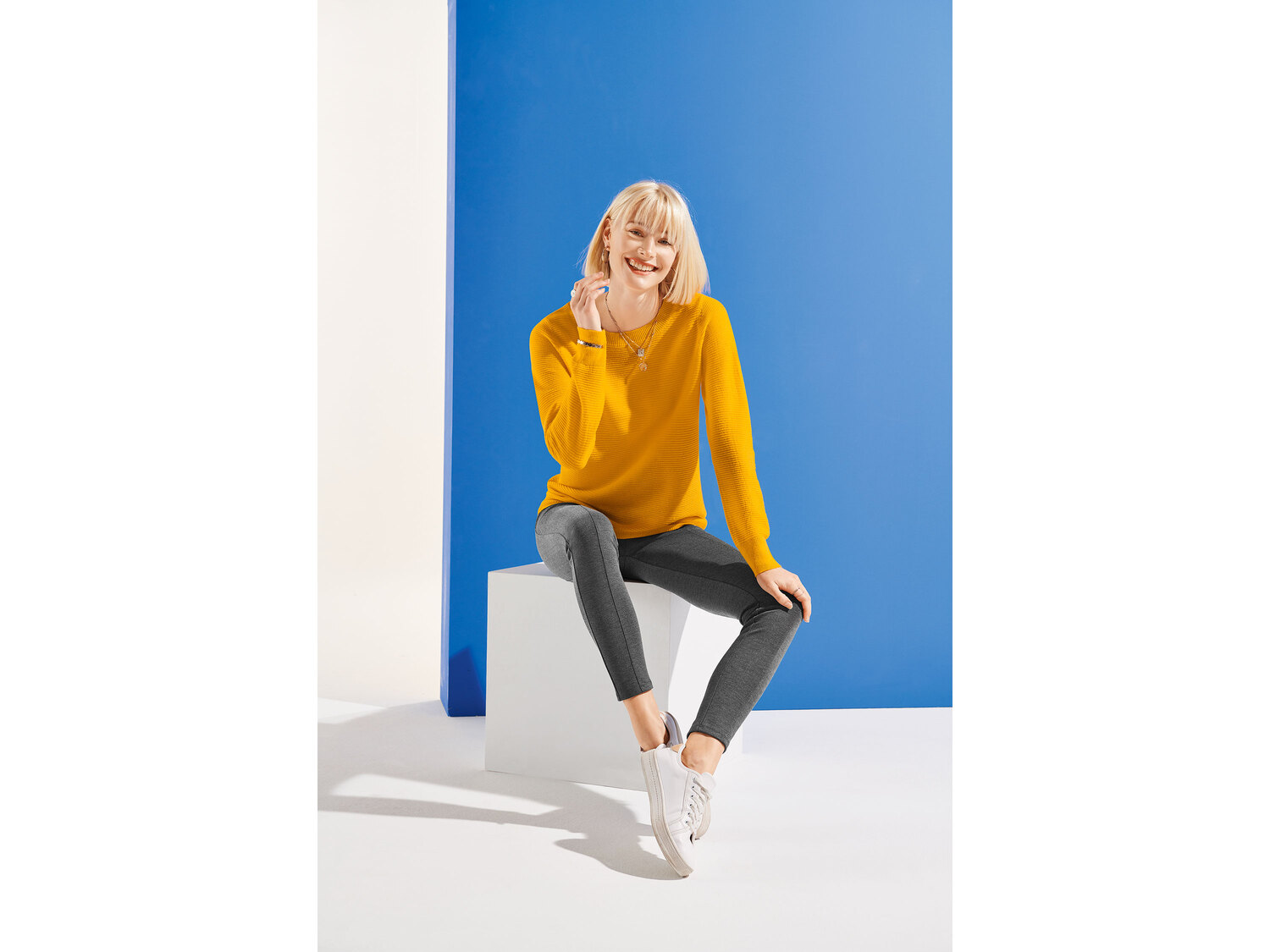 Sweter damski z dzianiny Esmara, cena 34,99 PLN
- rozmiary: XS-L
- 100% poliakrylu
Dostępne ...