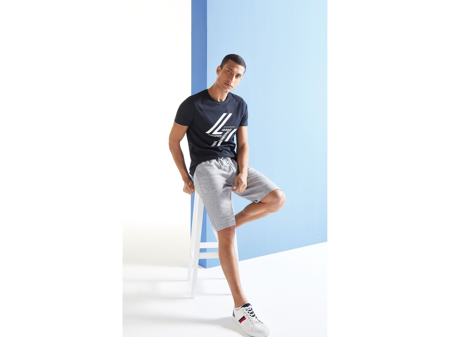T-shirt męski , cena 14,99 PLN
- 100% bawełny
- rozmiary: M-XL
Dostępne rozmiary
Opis
- ...
