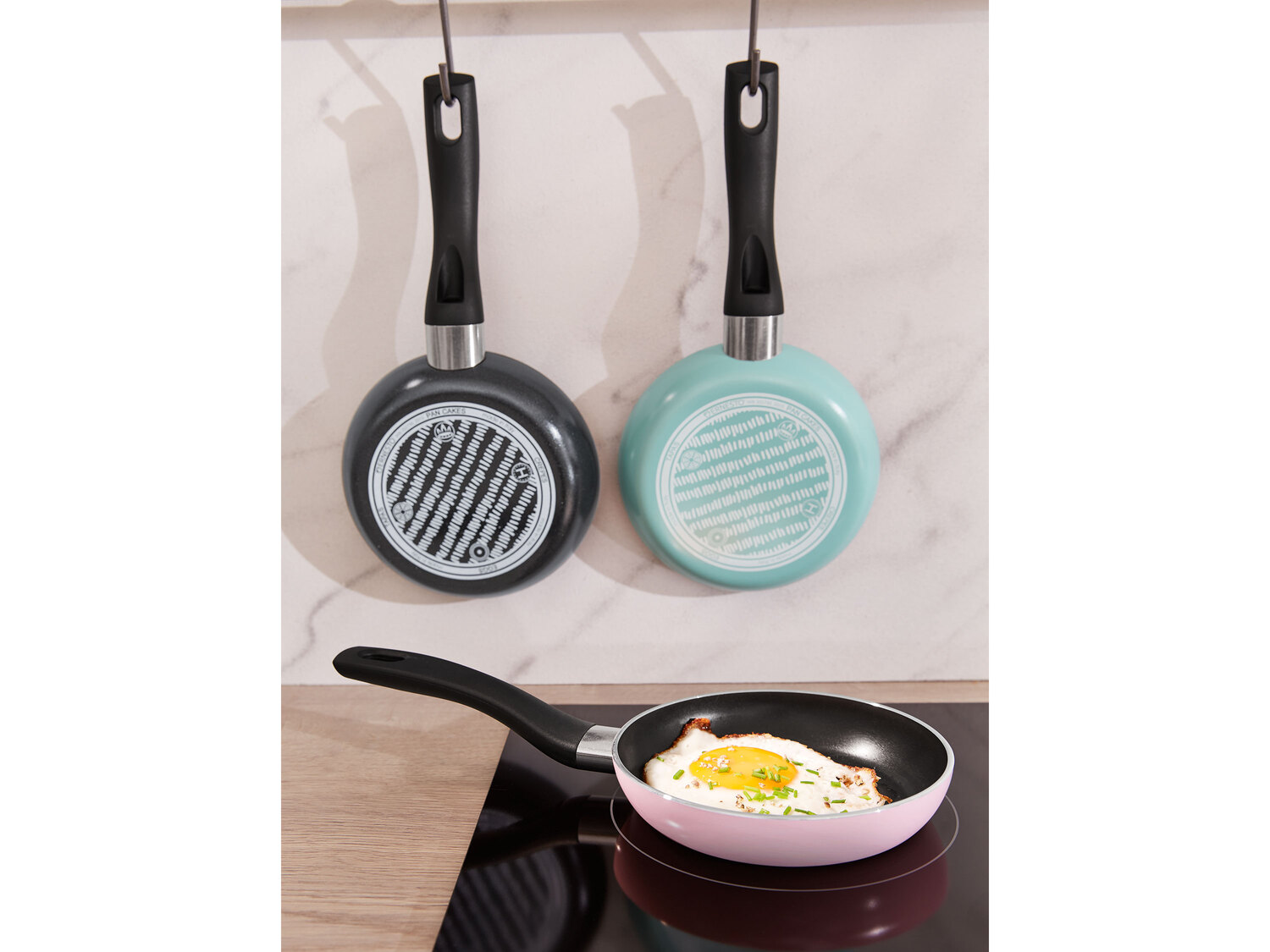 Minipatelnia Ø 14 cm Ernesto, cena 14,99 PLN
- zapobiegająca przywieraniu powłoka ...